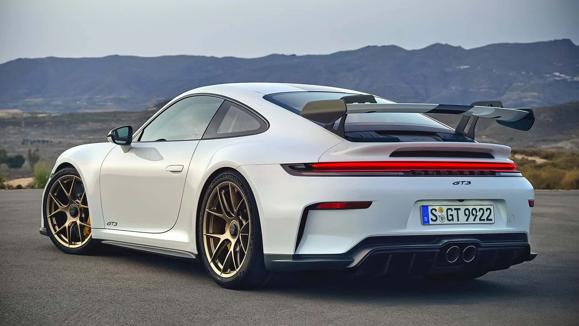 Porsche 911 gt3 mit weissach paket 2025 (2)